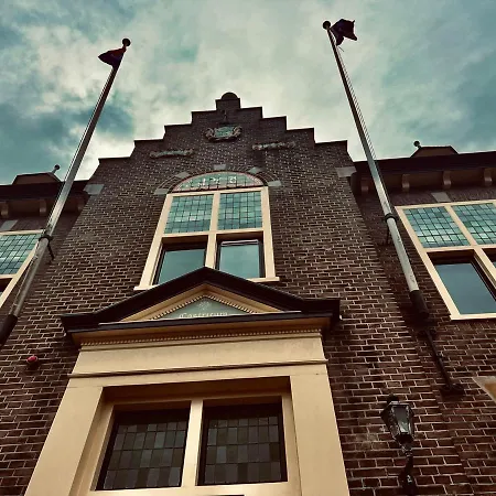 Het Oude Raadhuis 3*