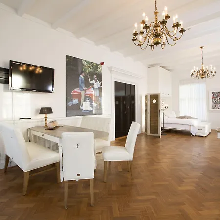 Het Oude Raadhuis 4*