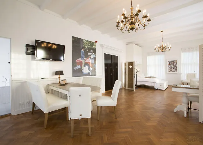 Het Oude Raadhuis 3*